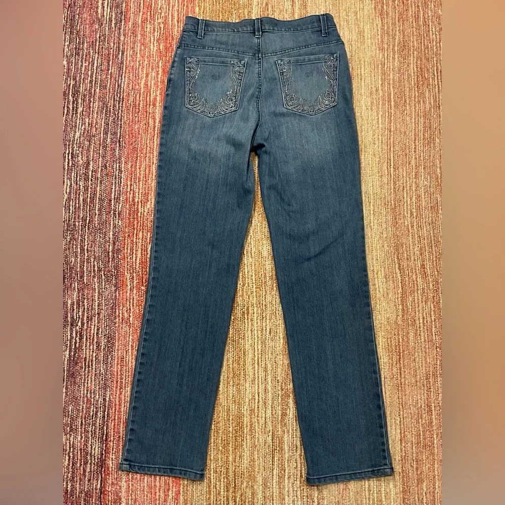 Gloria Vanderbilt Mid-Wash Amanda Classic Straight Leg Jeans Size 6 - Picture 6 of 13